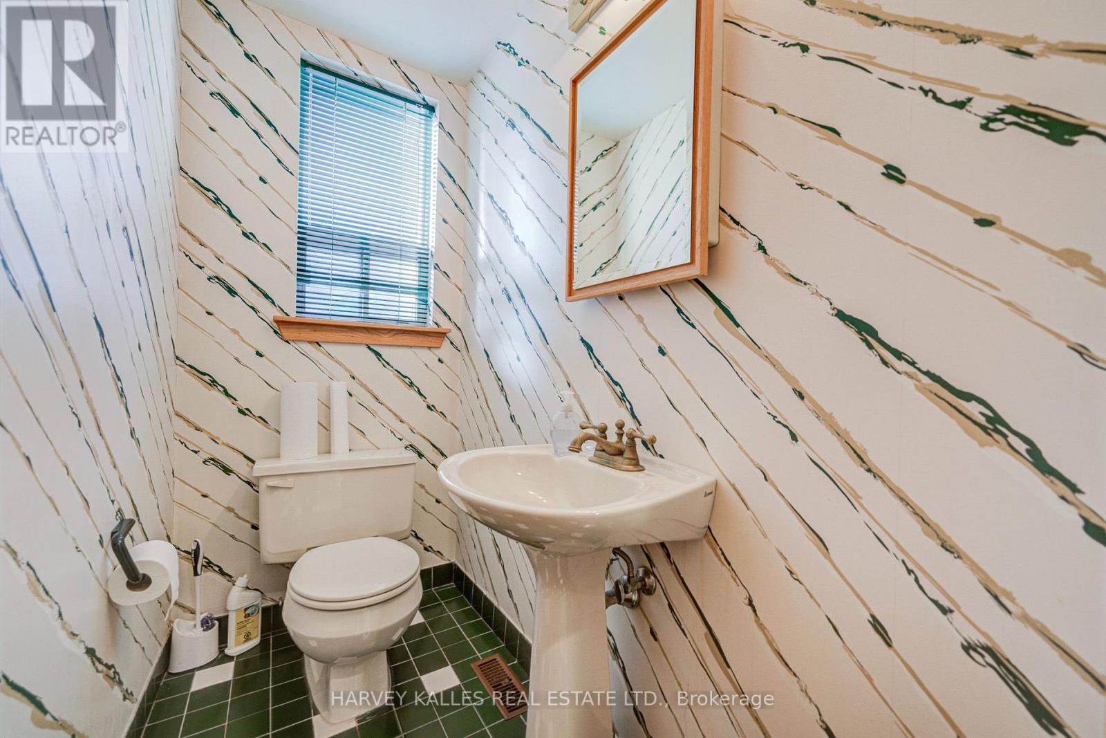 137 Sheppard Avenue E, Toronto, Ontario  M2N 3A6 - Photo 22 - C14098972