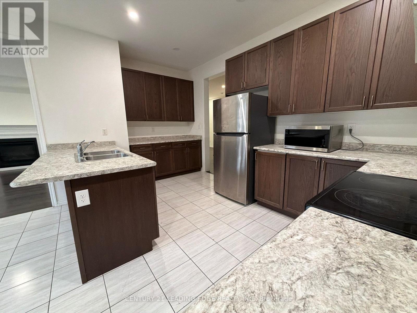 Main - 2432 Equestrian Crescent, Oshawa, Ontario  L1L 0L7 - Photo 12 - E14103876