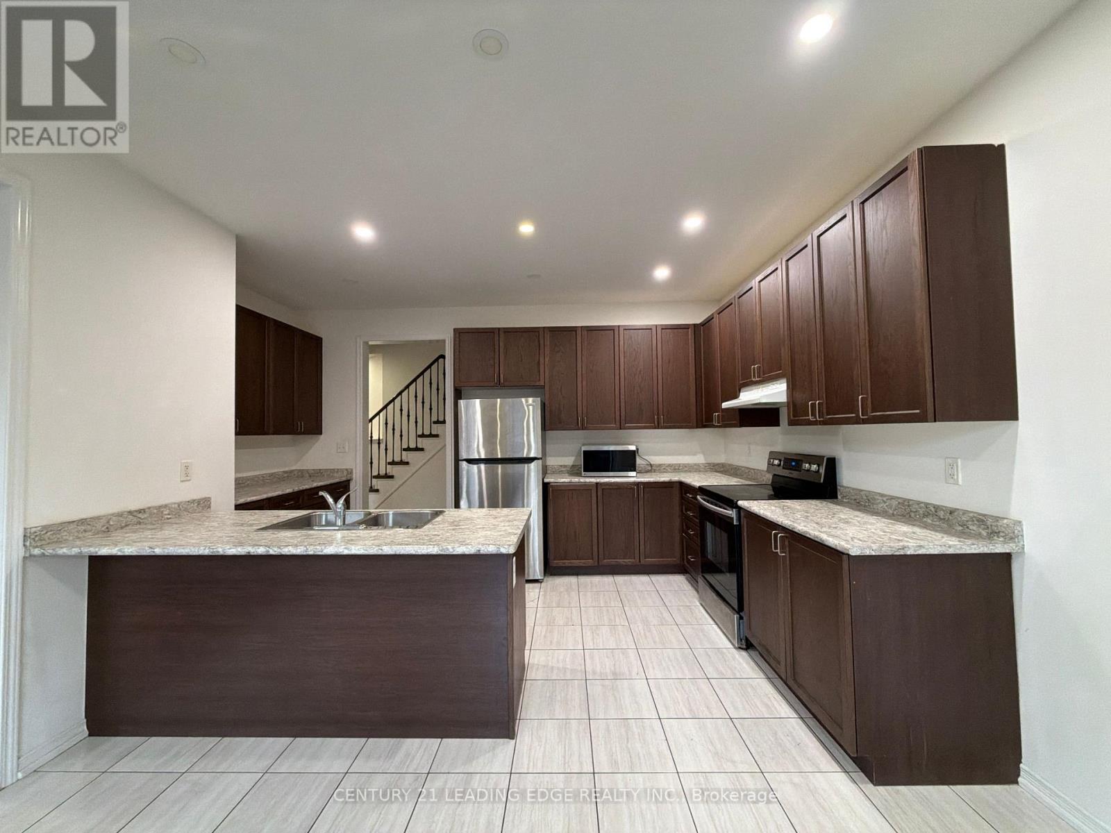 Main - 2432 Equestrian Crescent, Oshawa, Ontario  L1L 0L7 - Photo 11 - E14103876