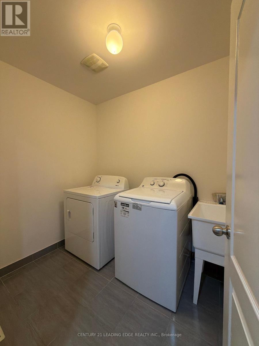 Main - 2432 Equestrian Crescent, Oshawa, Ontario  L1L 0L7 - Photo 25 - E14103876
