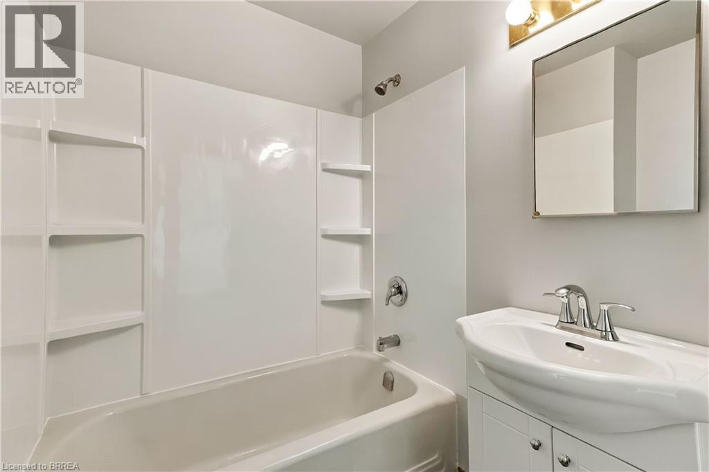139 Grand River Avenue Unit# Lower, Brantford, Ontario  N3T 4X5 - Photo 8 - 40872965
