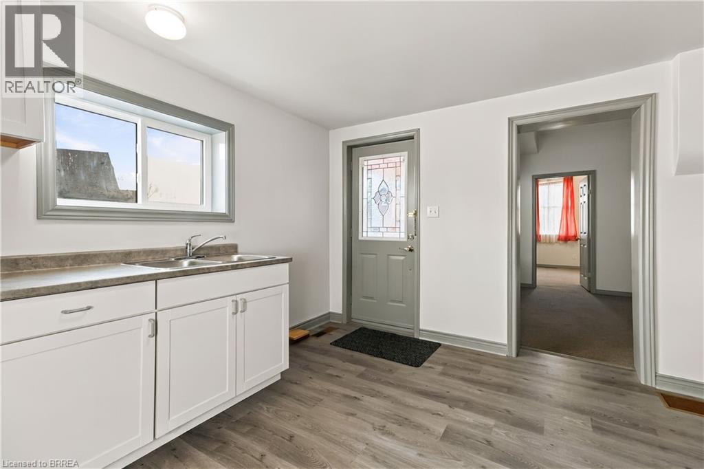 139 Grand River Avenue Unit# Lower, Brantford, Ontario  N3T 4X5 - Photo 3 - 40872965