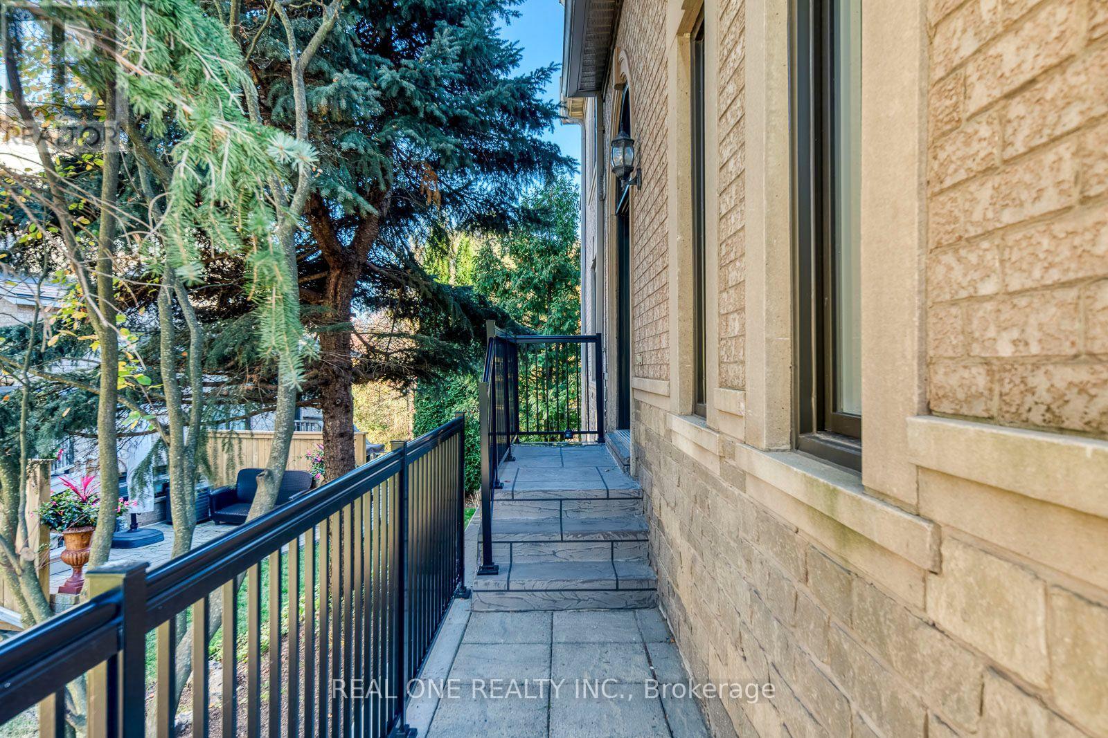 68 - 2250 Rockingham Drive, Oakville, Ontario  L6H 6J3 - Photo 2 - W14105576