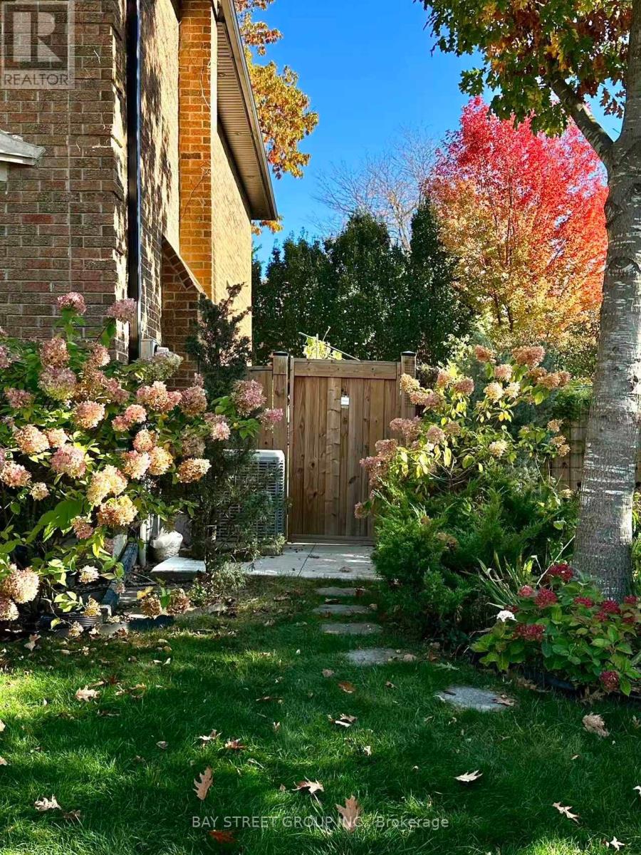 2100 DUNVEGAN AVENUE, Oakville, Ontario