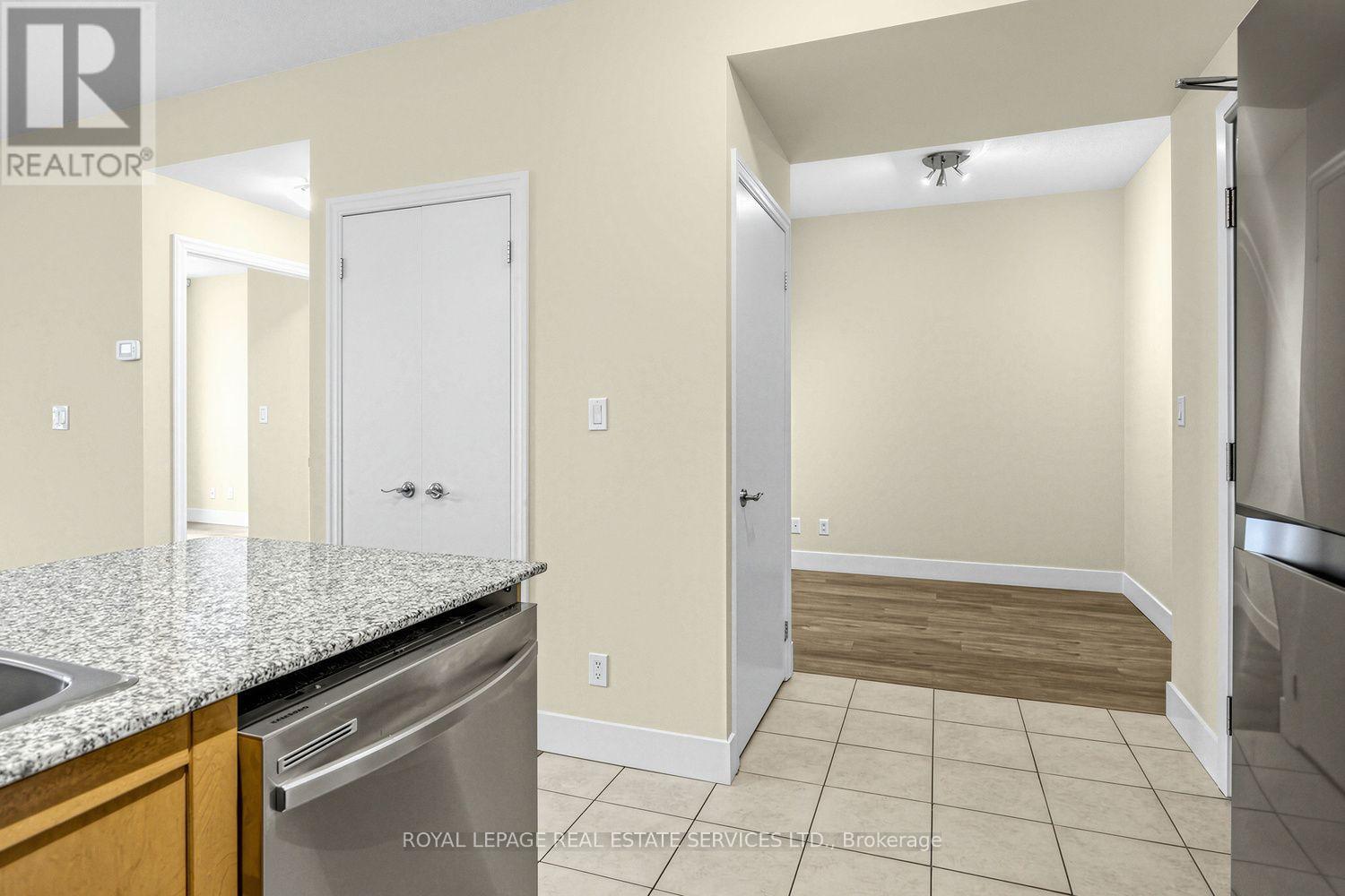 1704 - 1359 Rathburn Road E, Mississauga, Ontario  L4W 5P7 - Photo 2 - W14105674