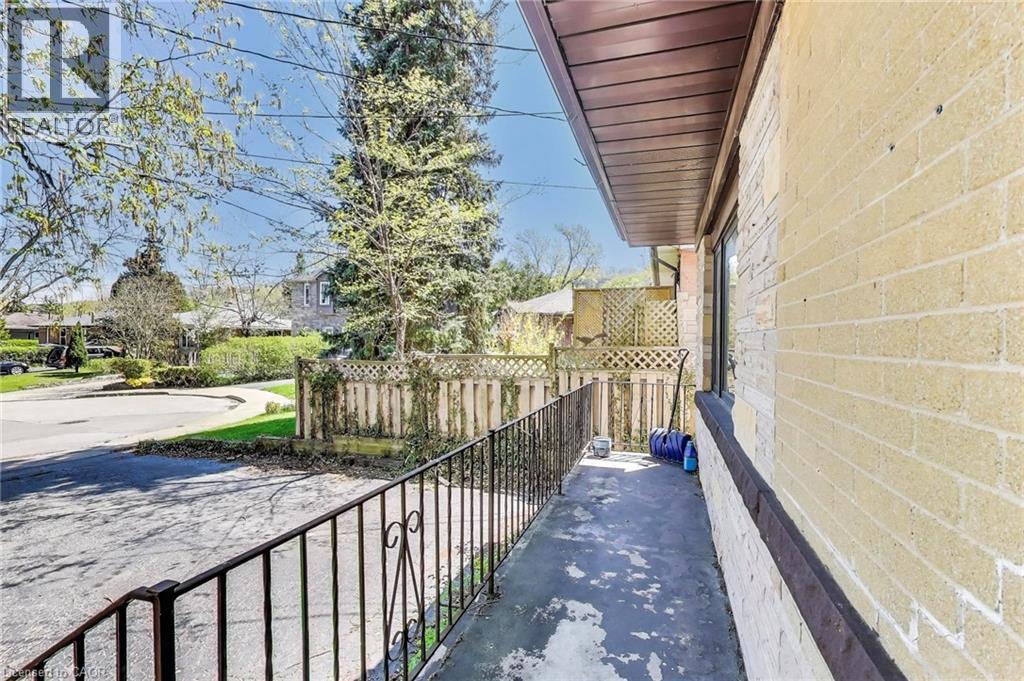 68 Harold Court, Hamilton, Ontario  L8S 2R9 - Photo 2 - 40873150
