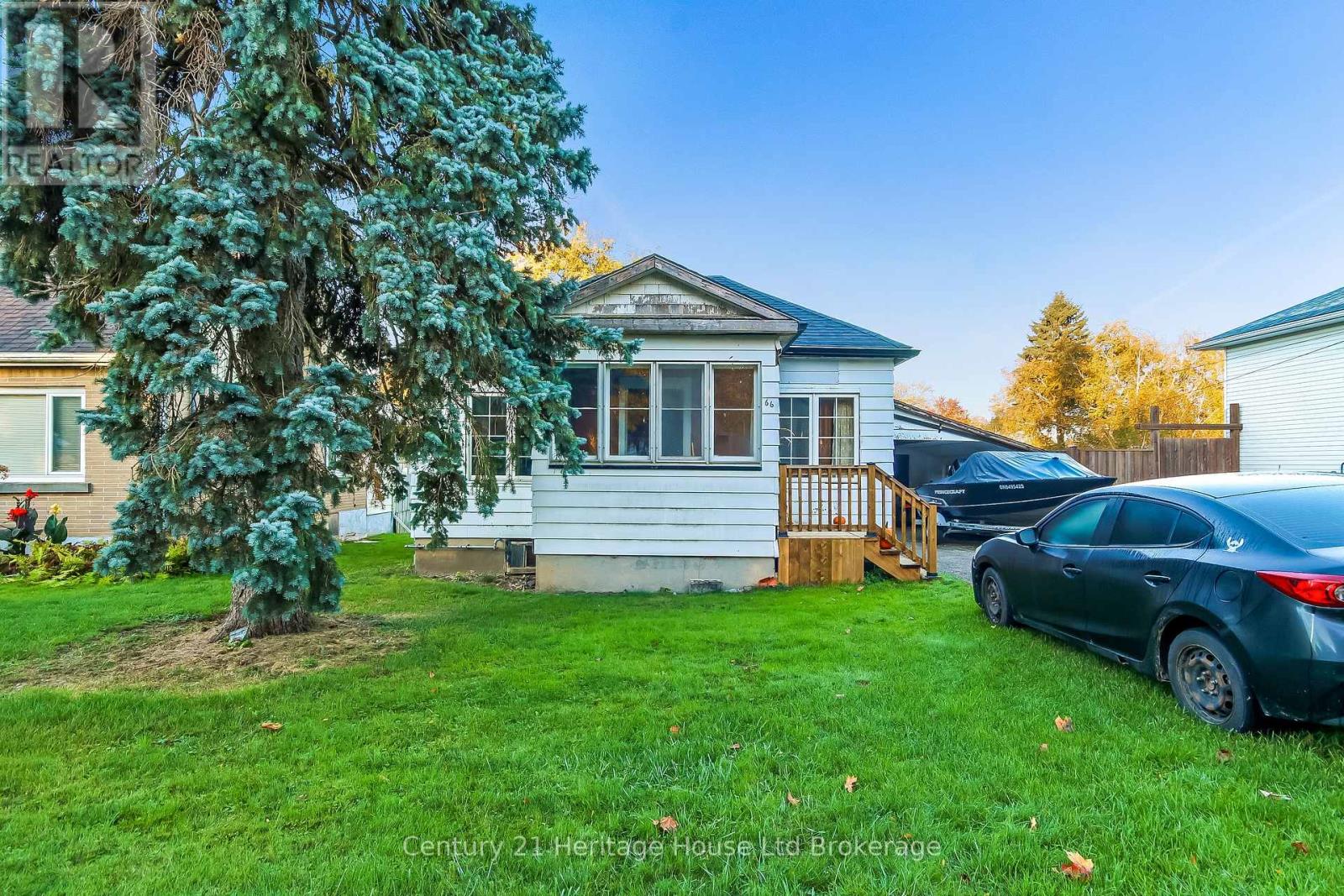 66 BEE STREET, Woodstock, Ontario