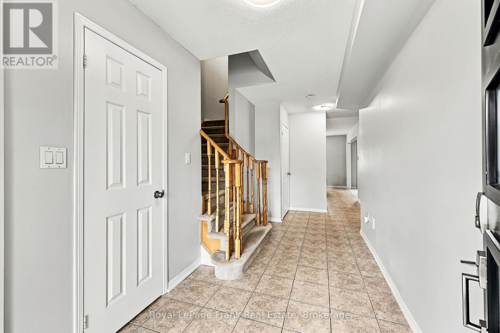 10 Oceanpearl Crescent, Whitby (Blue Grass Meadows), Ontario  L1N 0C2 - Photo 5 - E14105860