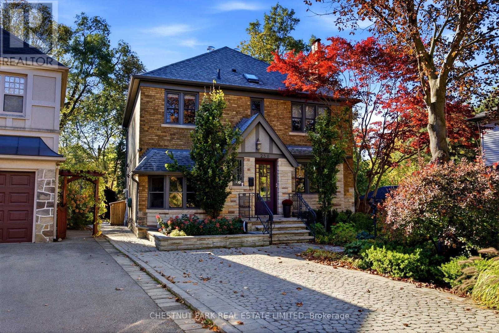 256 OLD FOREST HILL ROAD, Toronto, Ontario
