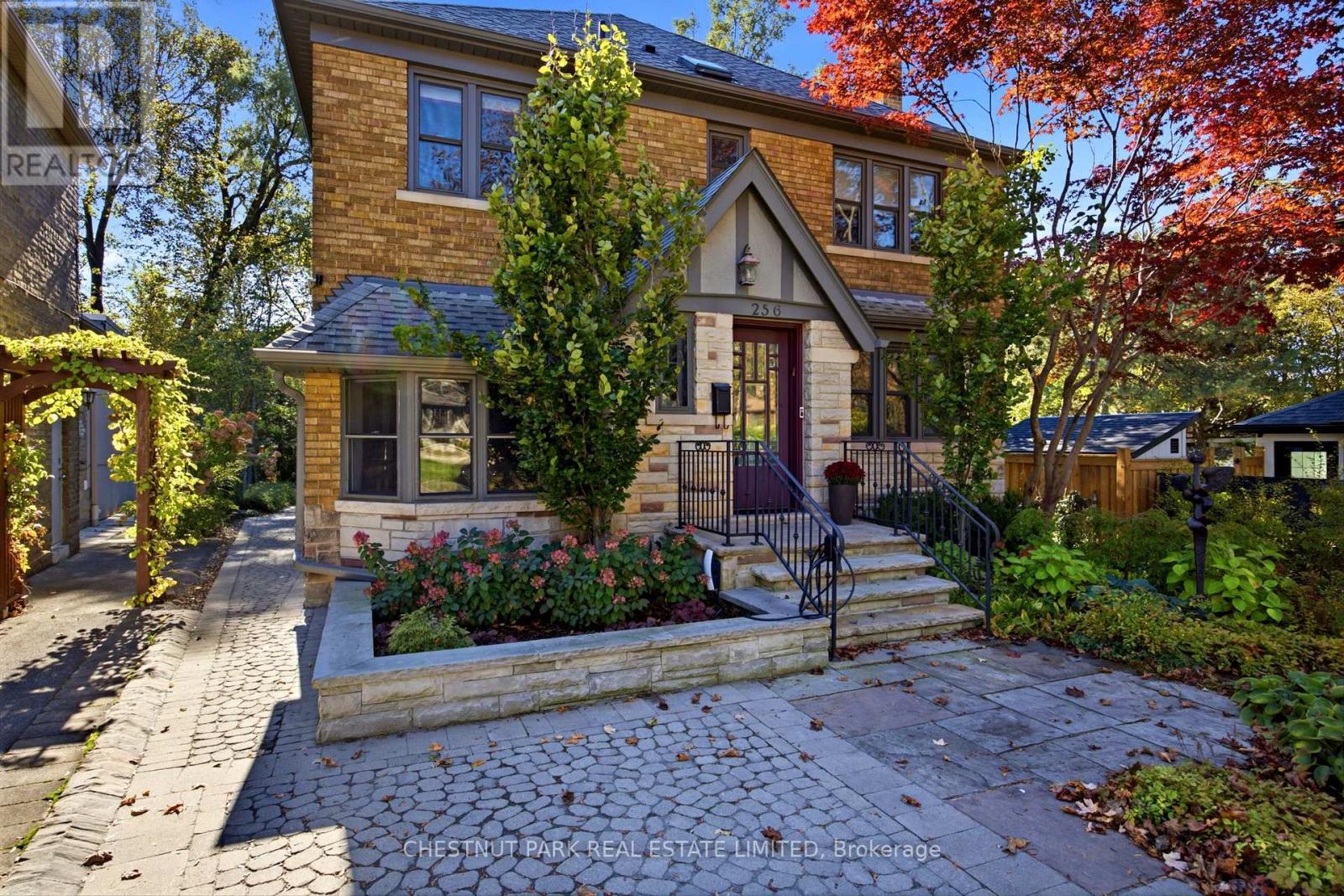 256 Old Forest Hill Road, Toronto, Ontario  M6C 2H4 - Photo 2 - C14105726