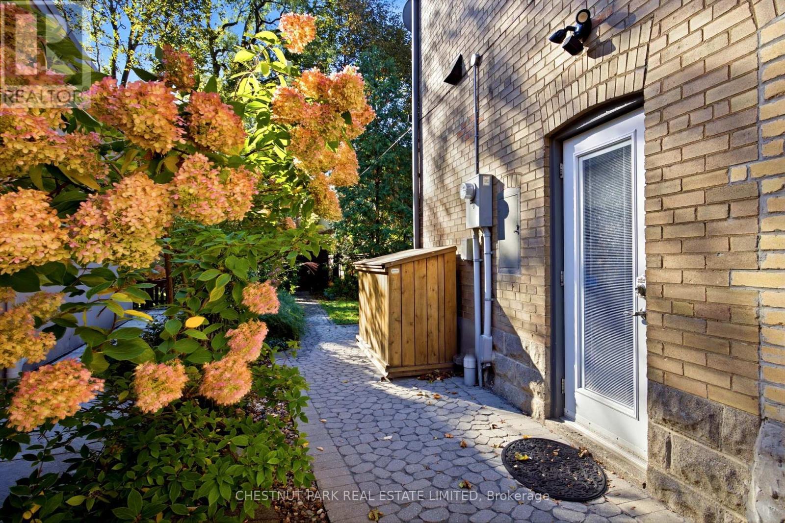 256 Old Forest Hill Road, Toronto, Ontario  M6C 2H4 - Photo 40 - C14105726