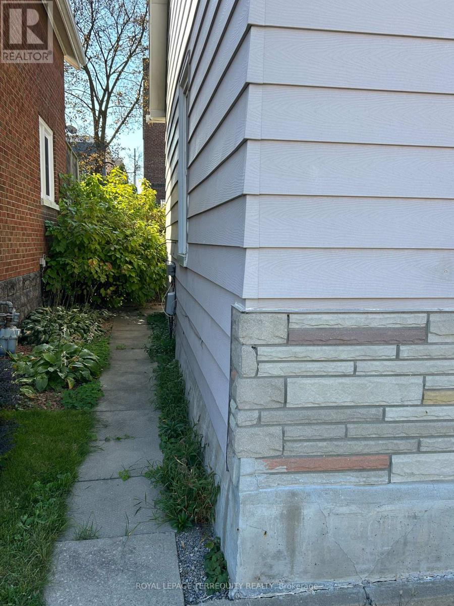 292 Celina Street, Oshawa (Central), Ontario  L1H 4P1 - Photo 3 - E14105728