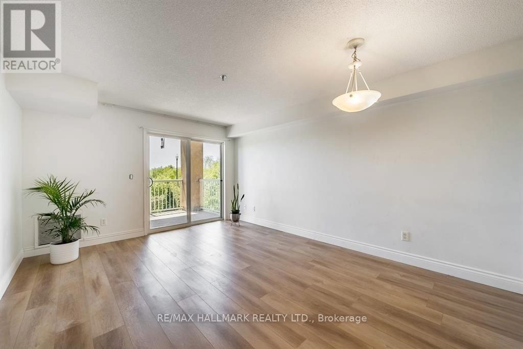 305 - 684 Warden Avenue, Toronto (Clairlea-Birchmount), Ontario  M1L 4W4 - Photo 2 - E14105804
