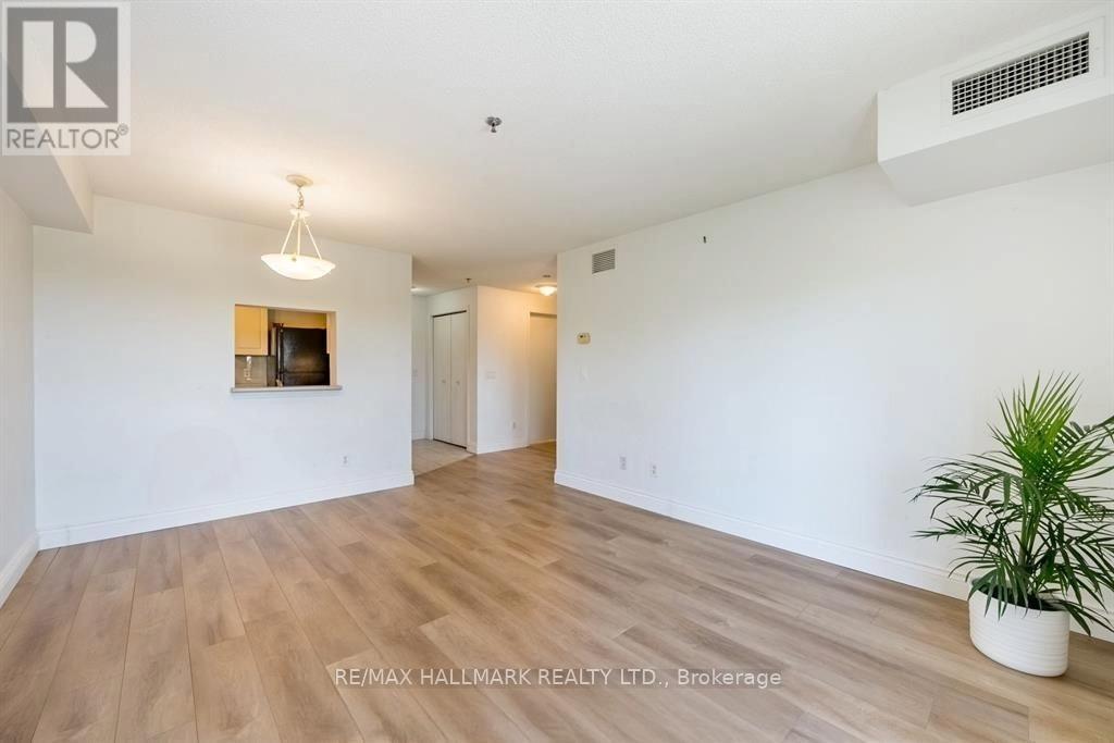 305 - 684 Warden Avenue, Toronto (Clairlea-Birchmount), Ontario  M1L 4W4 - Photo 4 - E14105804