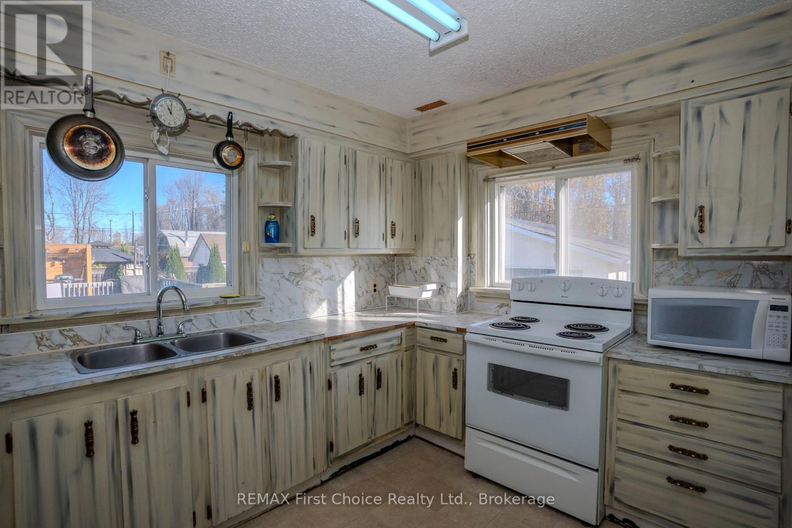 1004 Alberta Street, Thunder Bay, Ontario  P7C 3G2 - Photo 4 - X14105898