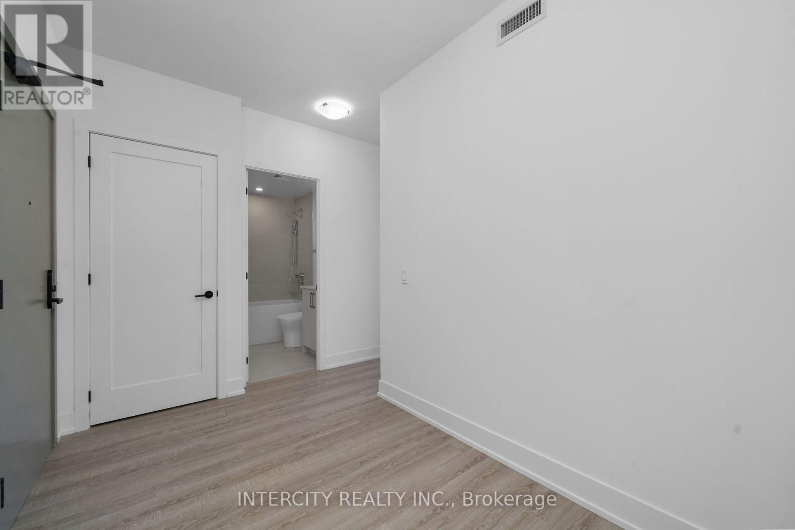 355 - 2075 King Road, King (King City), Ontario  L7B 0R6 - Photo 6 - N14105926