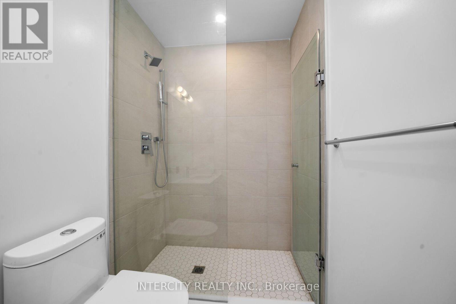 323 - 2075 King Road, King (King City), Ontario  L7B 0R6 - Photo 16 - N14105966