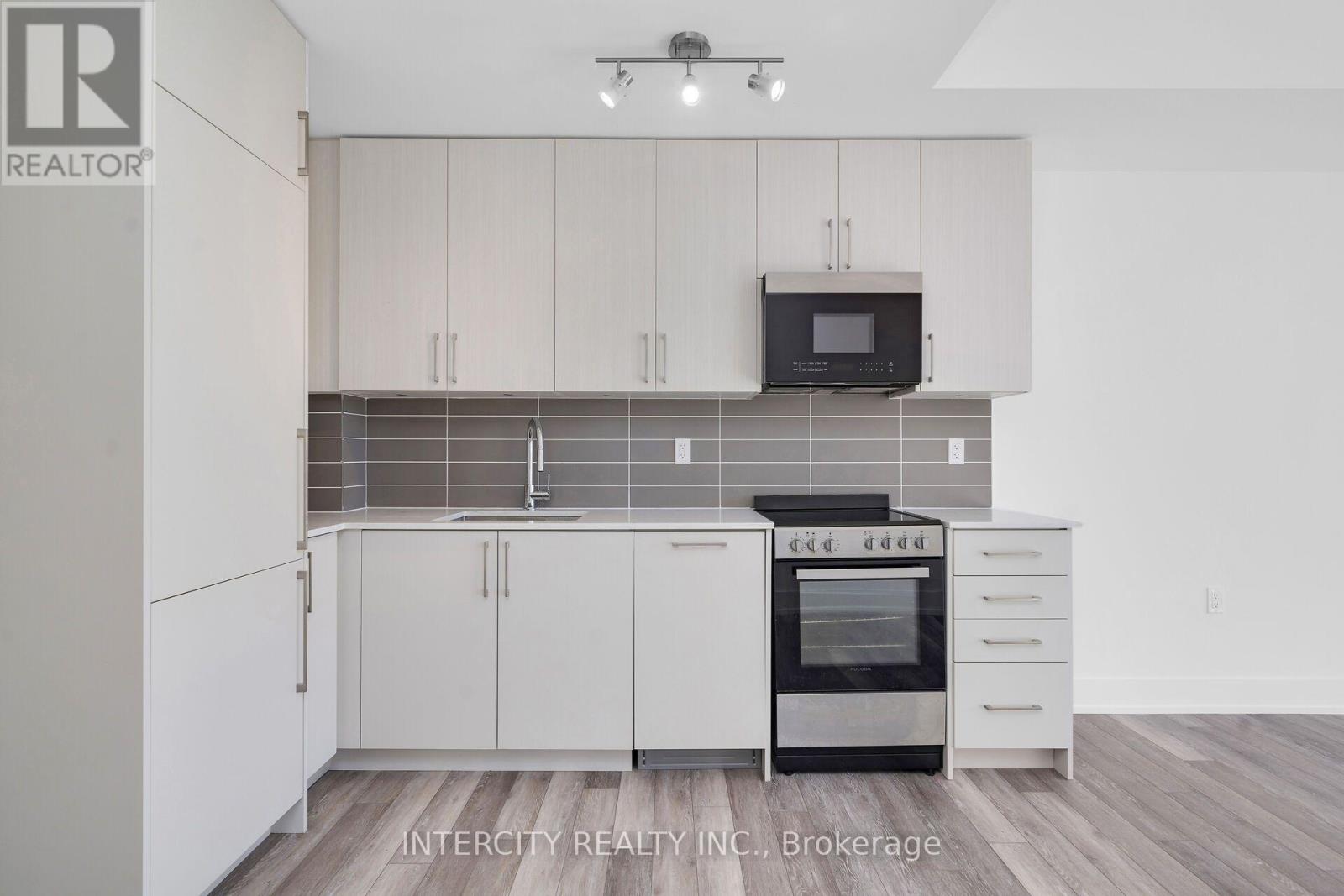 351 - 2075 King Road, King, Ontario  L7B 0R6 - Photo 11 - N14105976