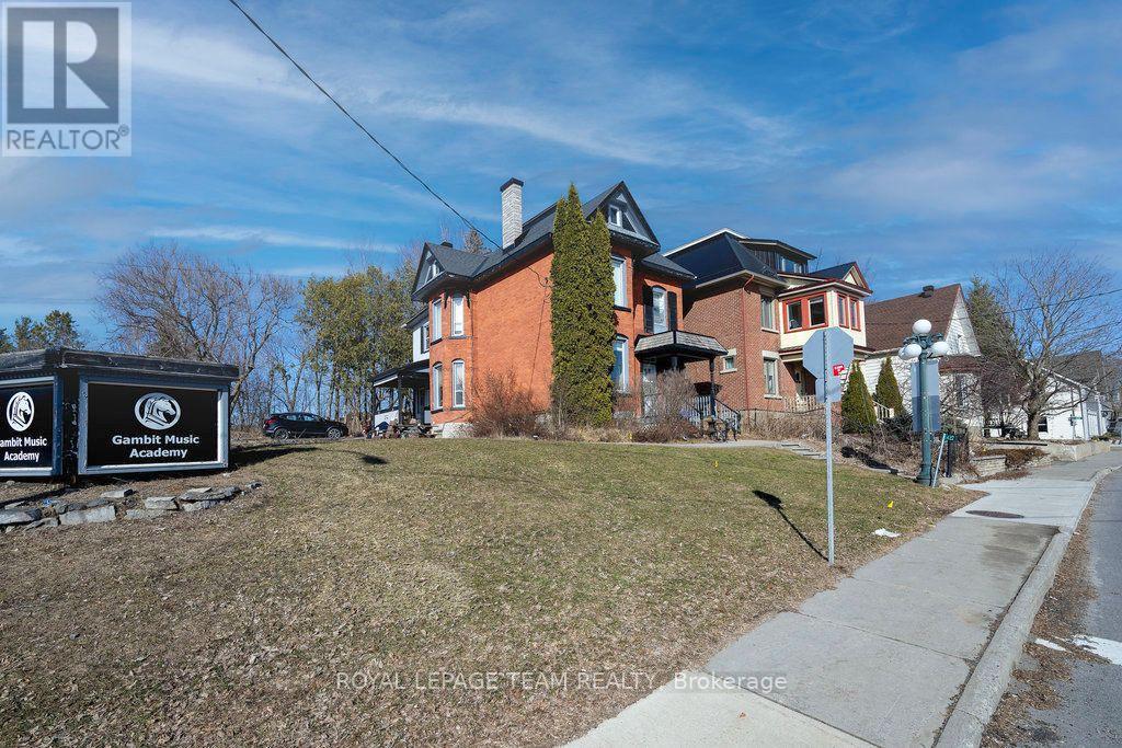422 Donald B Munro Drive, Ottawa, Ontario  K0A 1L0 - Photo 2 - X14105774