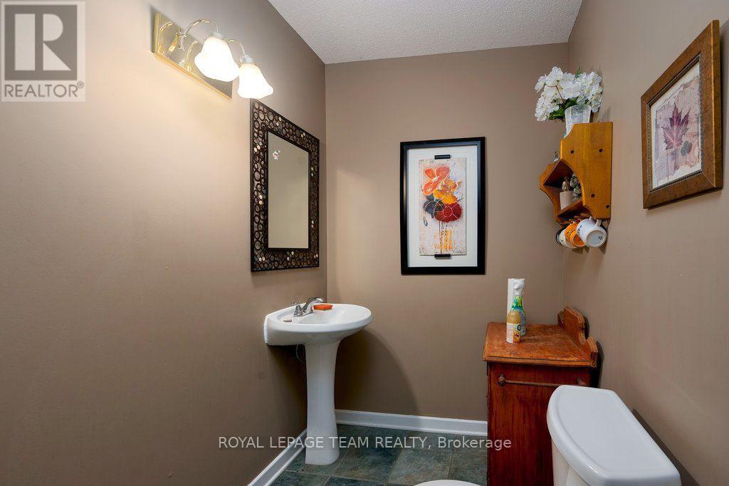422 Donald B Munro Drive, Ottawa, Ontario  K0A 1L0 - Photo 8 - X14105774