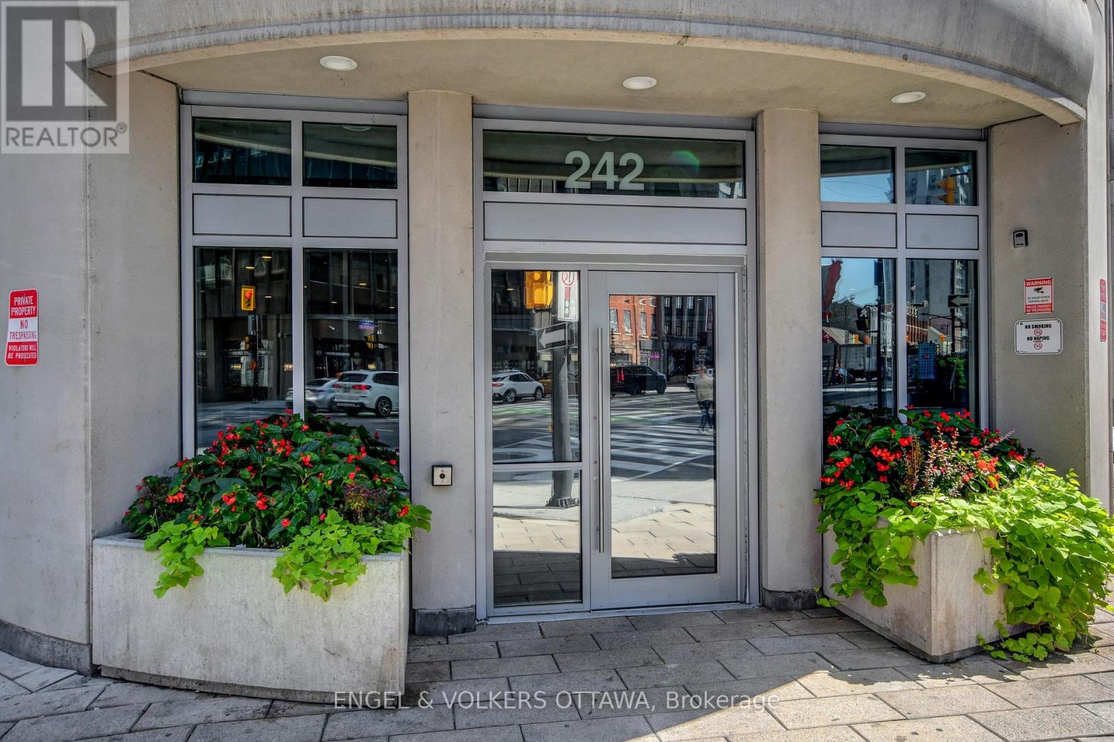 1305 - 242 Rideau Street, Ottawa, Ontario  K1N 0B7 - Photo 2 - X14105988