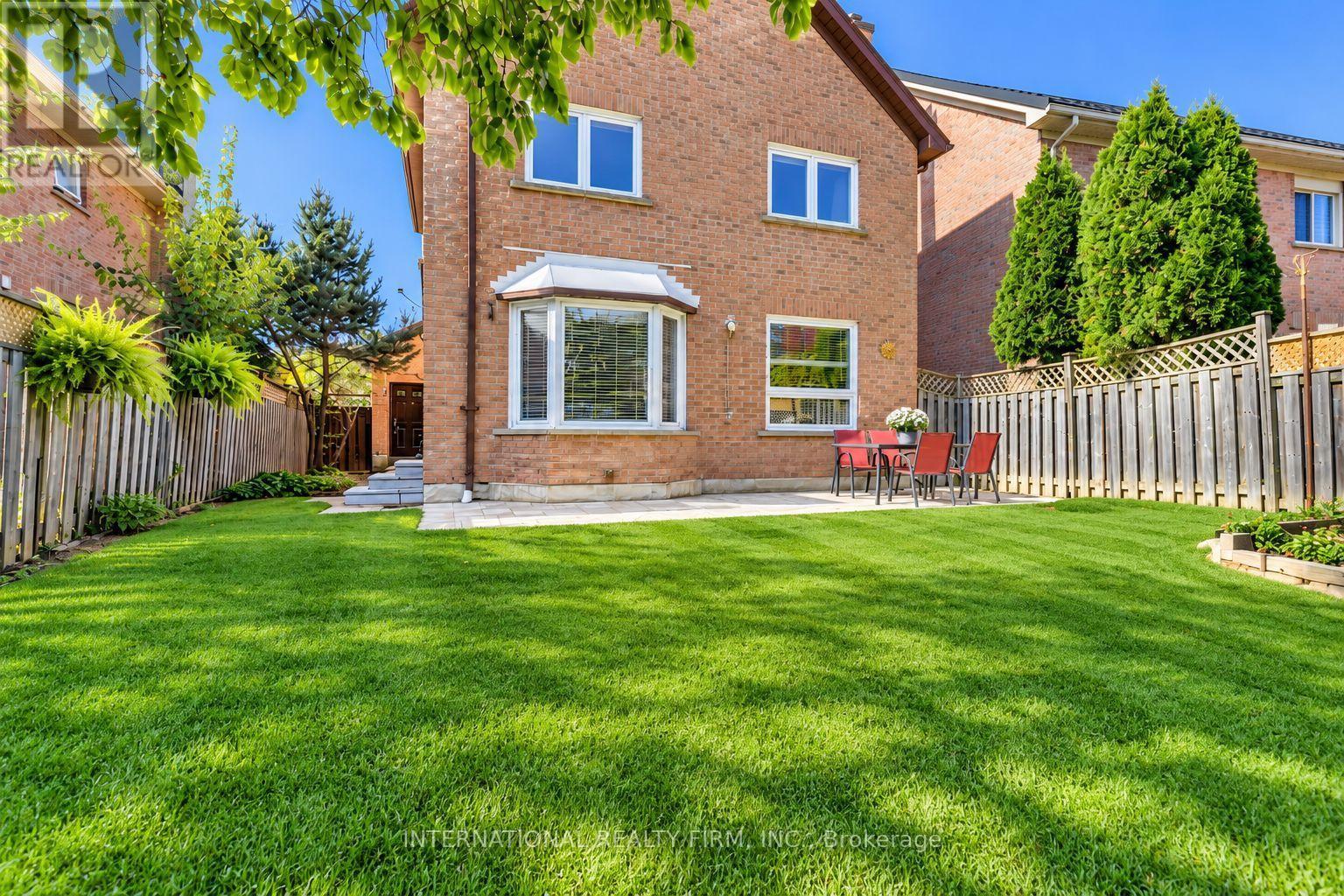 297 Kingsbridge Garden, Mississauga, Ontario  L5R 1L2 - Photo 23 - W14105806