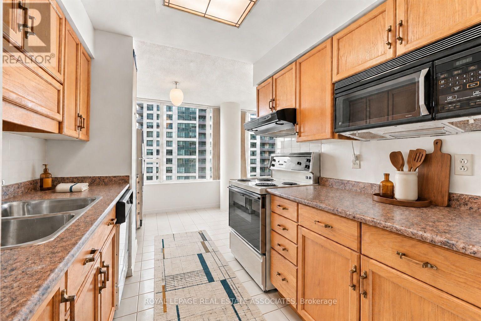 808 - 350 Rathburn Road W, Mississauga, Ontario  L5B 3Y2 - Photo 21 - W14105854
