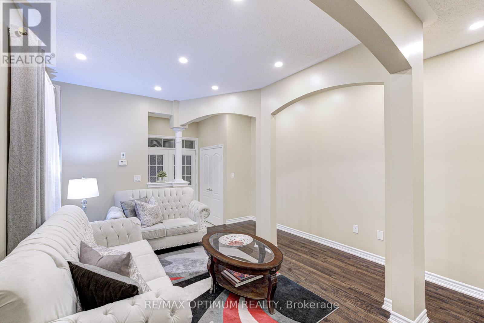 17 Elmcrest Drive, Brampton (Credit Valley), Ontario  L6Y 5T7 - Photo 5 - W14105878