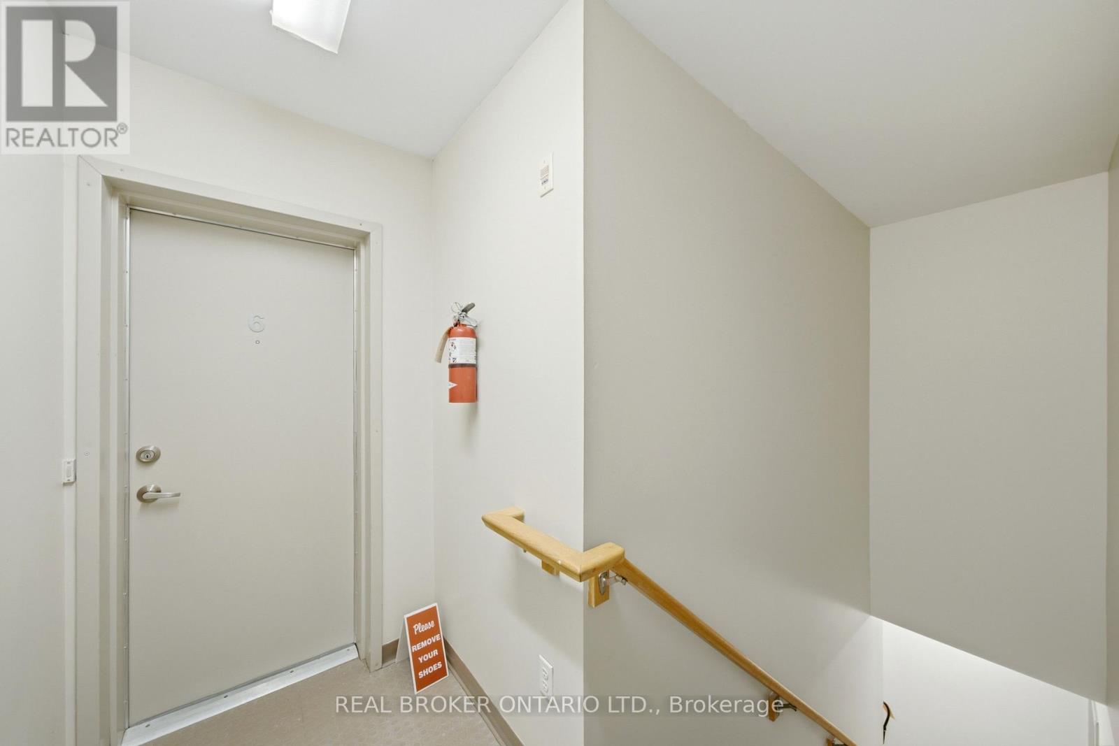 6 - 3026 Clayhill Road, Mississauga, Ontario  L5B 0B1 - Photo 2 - W14105932