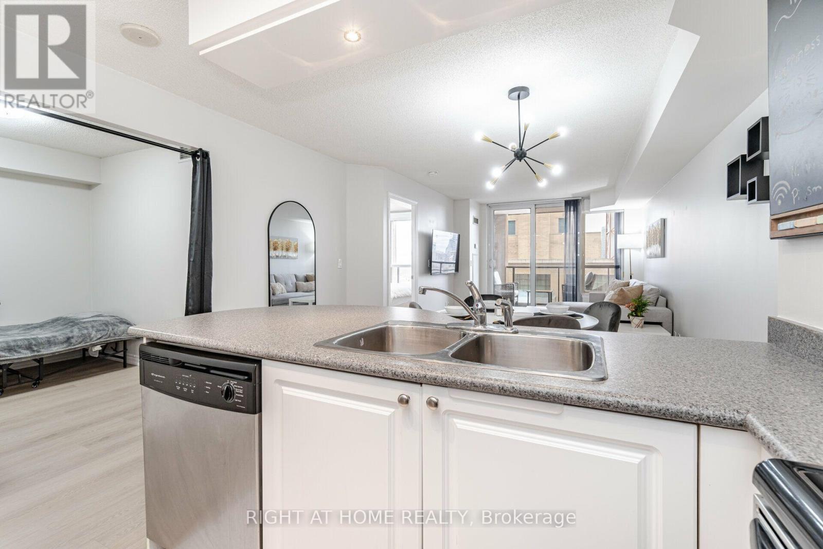 2109 - 4090 Living Arts Drive, Mississauga (City Centre), Ontario  L5B 4M8 - Photo 5 - W14105972