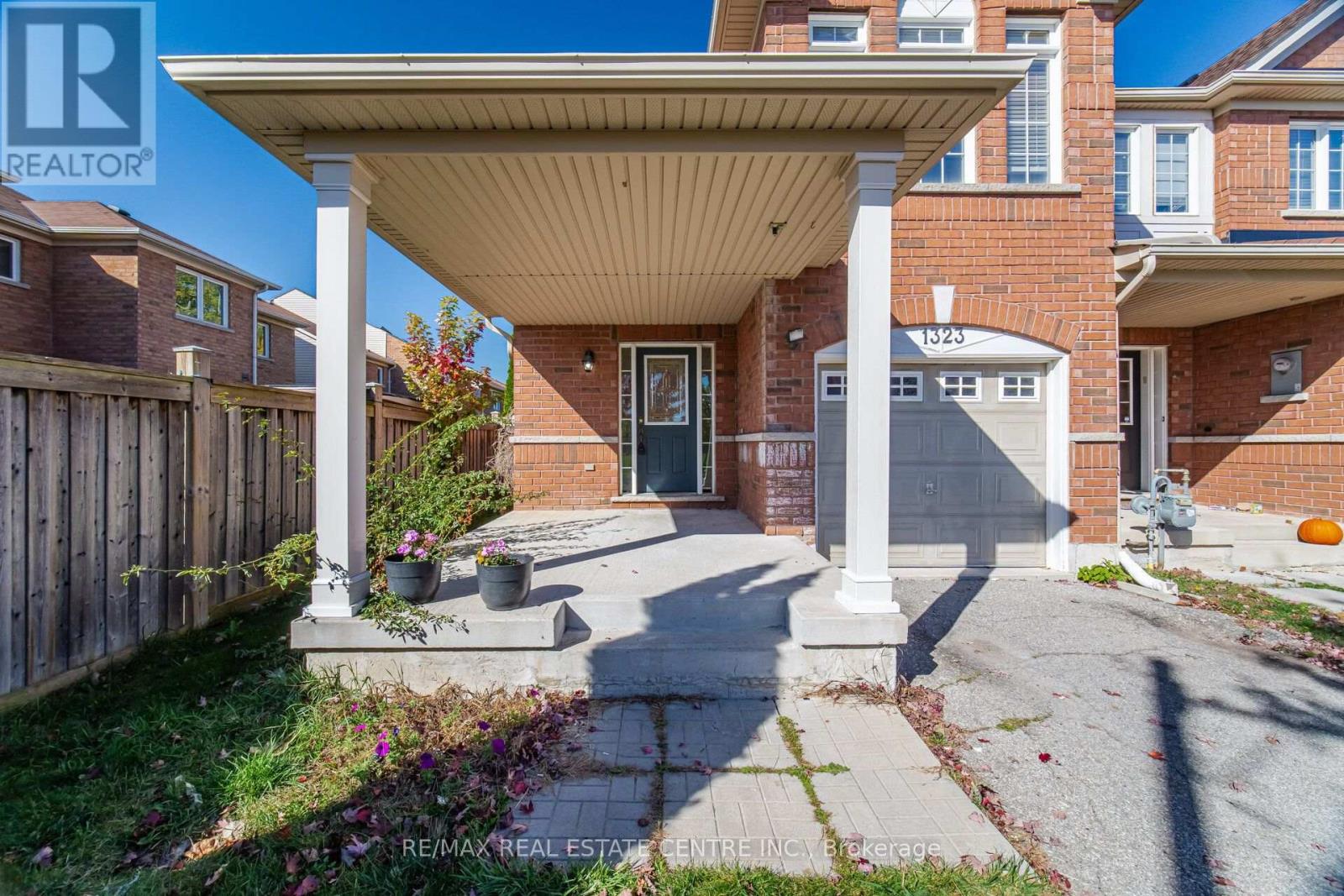 1323 Menefy Place, Milton, Ontario  L9T 7E2 - Photo 4 - W14106008