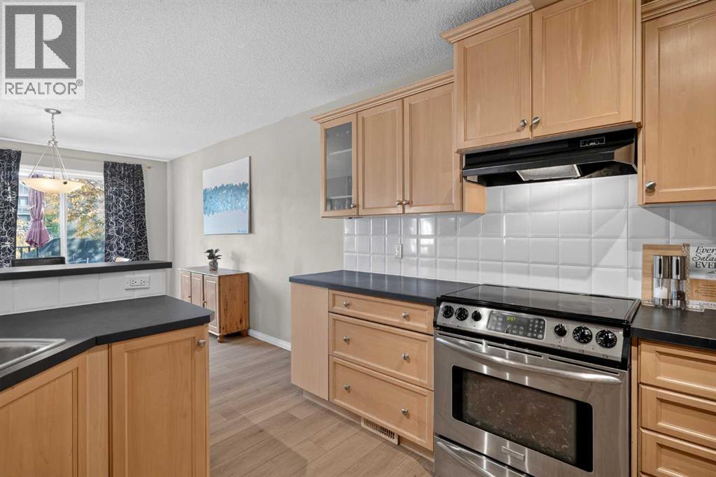 20 Chapman Court SE, Calgary, Alberta  T2X 3S6 - Photo 5 - A2352750