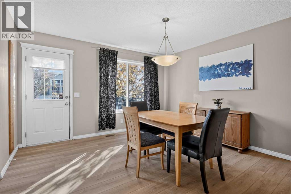 20 Chapman Court SE, Calgary, Alberta  T2X 3S6 - Photo 6 - A2352750