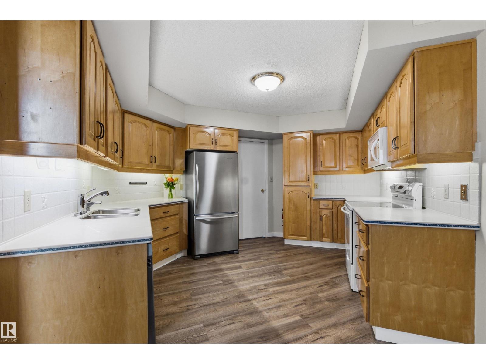 #9A 10050 118 ST NW NW