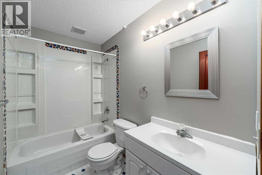 202 Panorama Hills Close NW, Calgary, Alberta  T2K 5J3 - Photo 26 - A2351427