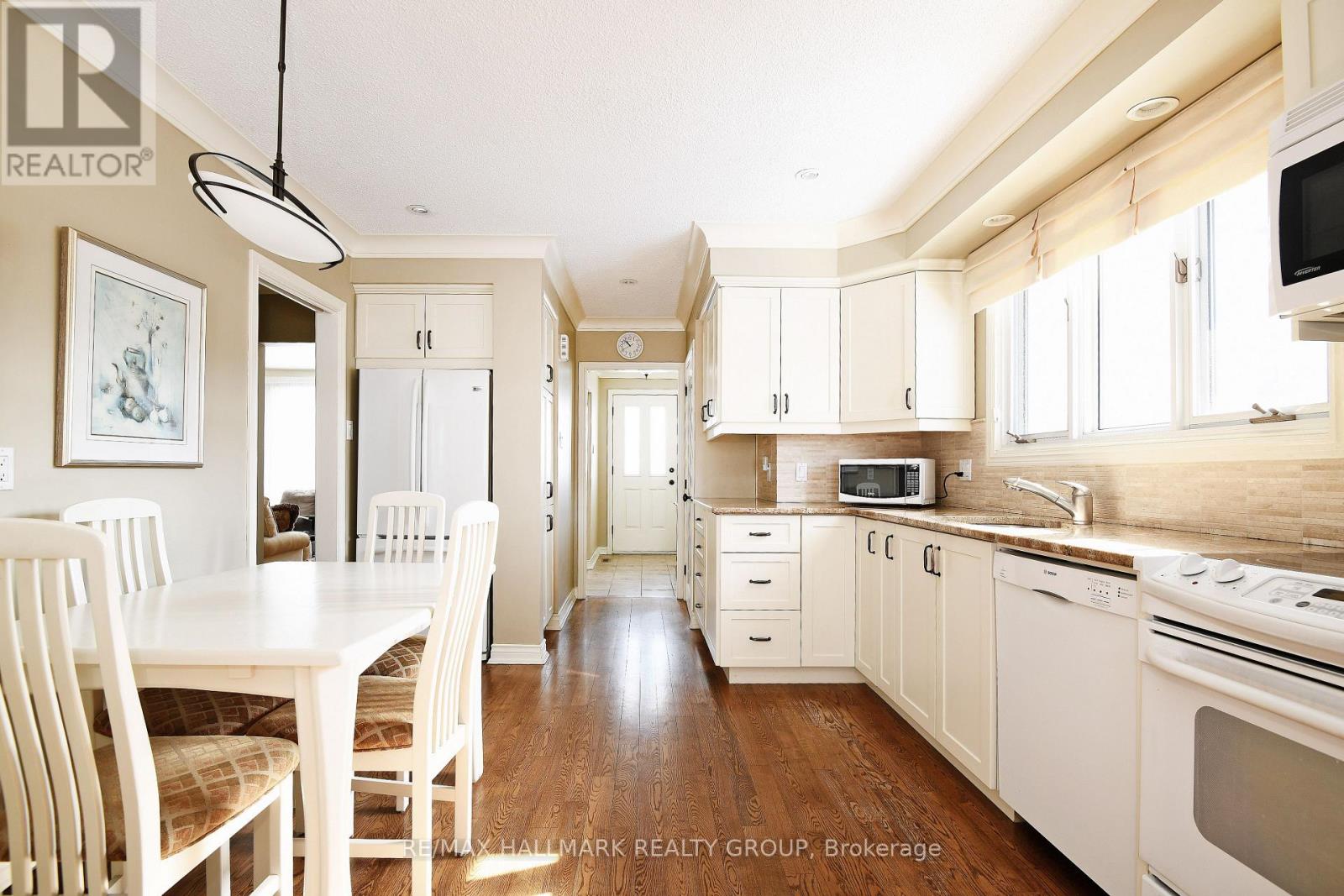 886 Trojan Avenue, Ottawa, Ontario  K1K 2R2 - Photo 4 - X14106152