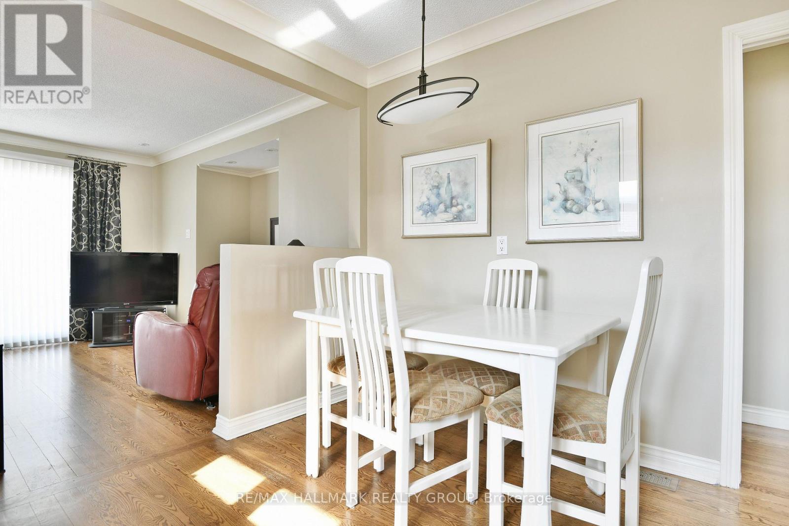 886 Trojan Avenue, Ottawa, Ontario  K1K 2R2 - Photo 5 - X14106152