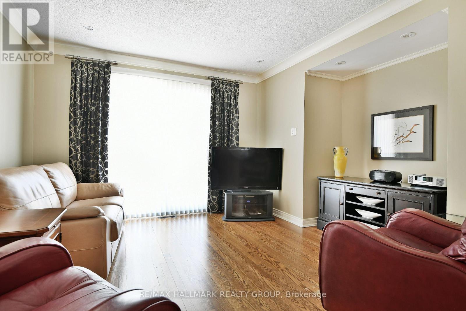 886 Trojan Avenue, Ottawa, Ontario  K1K 2R2 - Photo 6 - X14106152