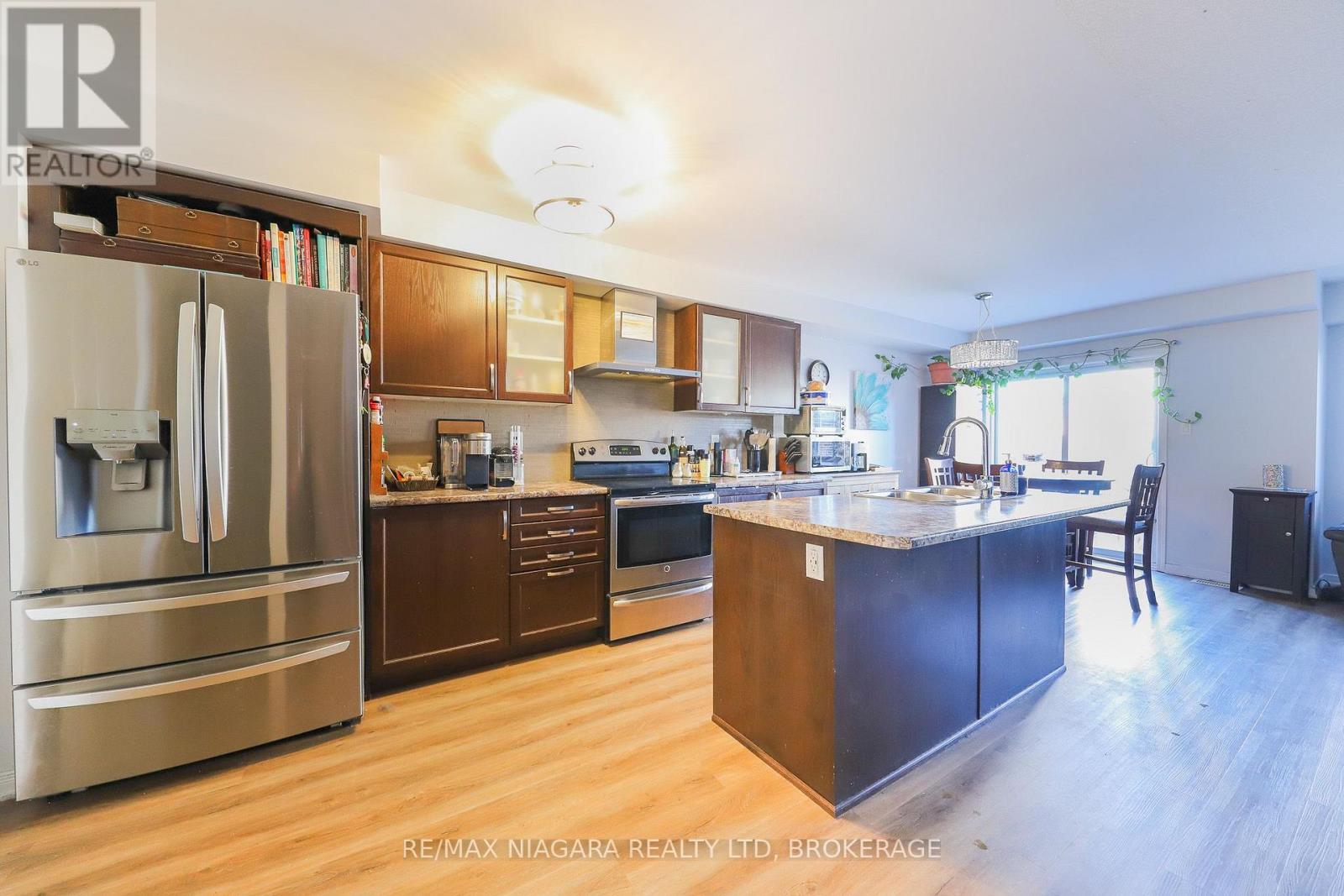 8532 Nightshade Street, Niagara Falls, Ontario  L2H 2Y6 - Photo 5 - X14106116