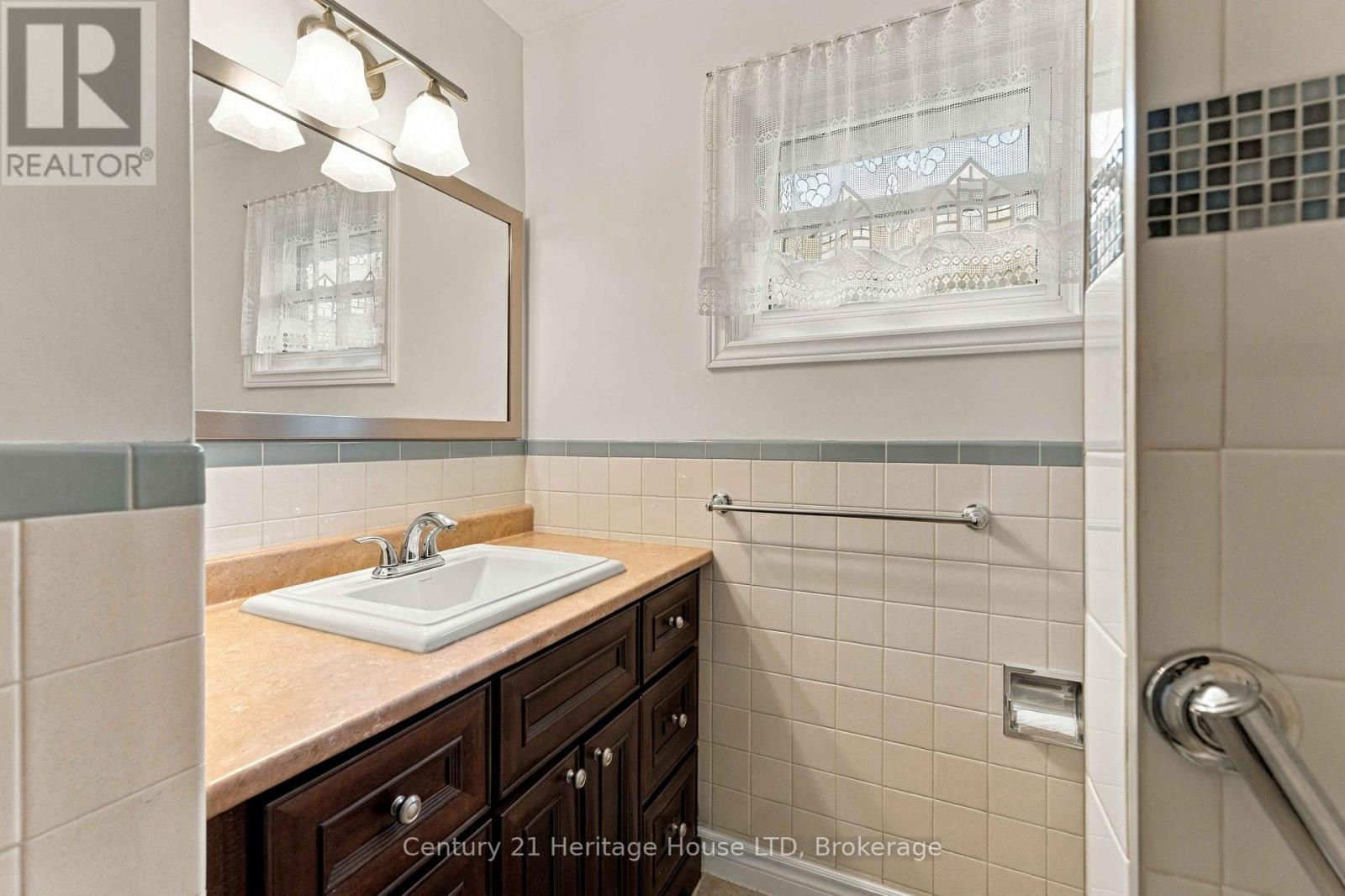 4227 Pettit Avenue, Niagara Falls, Ontario  L2E 6K6 - Photo 17 - X14106188
