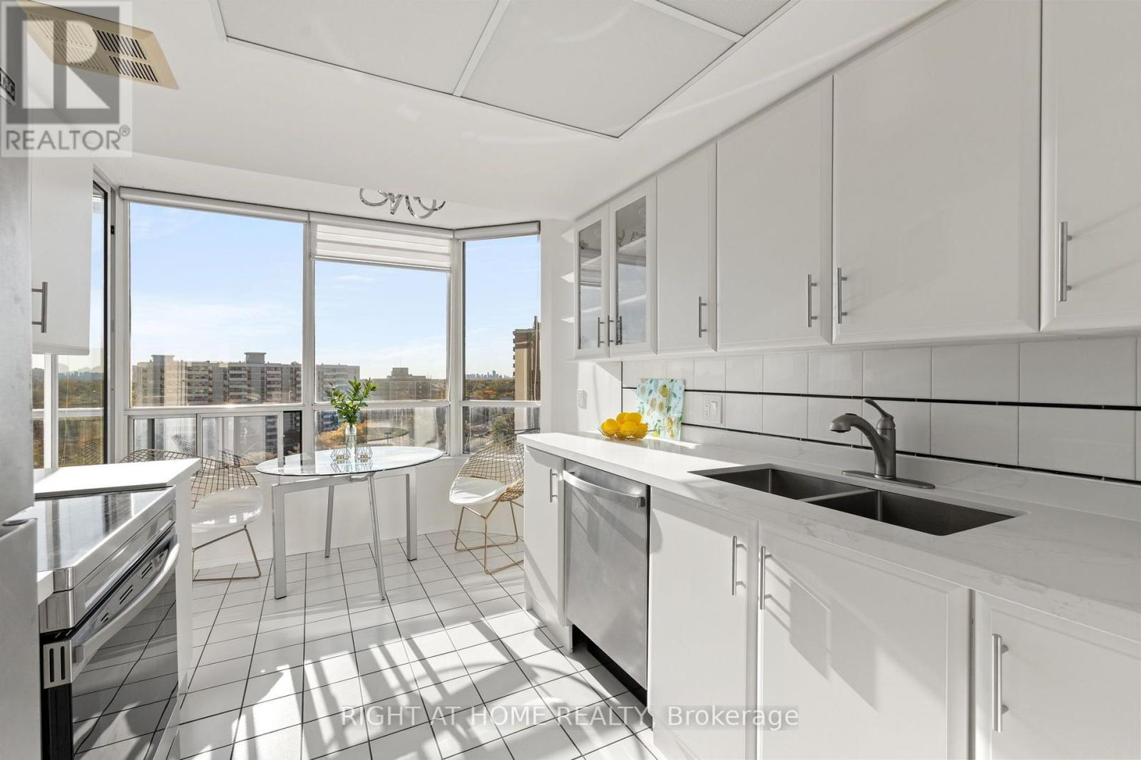 1208 - 1101 Steeles Avenue W, Toronto (Westminster-Branson), Ontario  M2R 3W5 - Photo 10 - C14106086