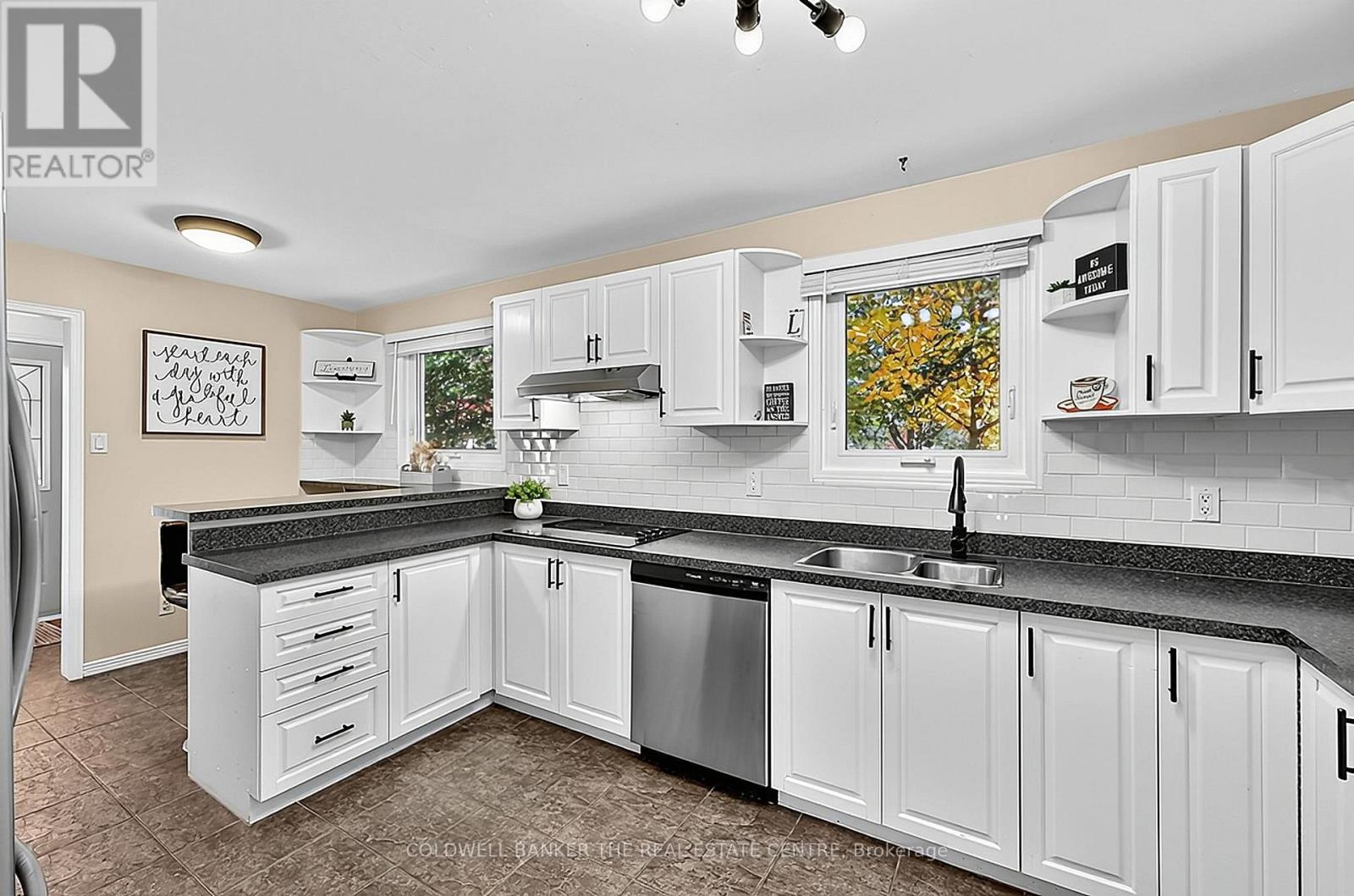 836 Elgin Street, Newmarket (Huron Heights-Leslie Valley), Ontario  L3Y 5K8 - Photo 5 - N14106138