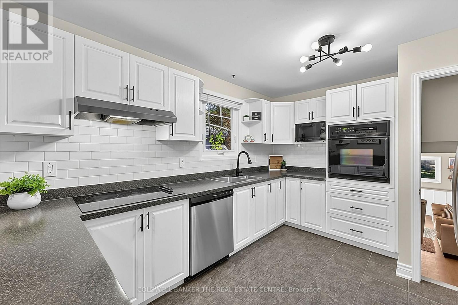 836 Elgin Street, Newmarket (Huron Heights-Leslie Valley), Ontario  L3Y 5K8 - Photo 6 - N14106138