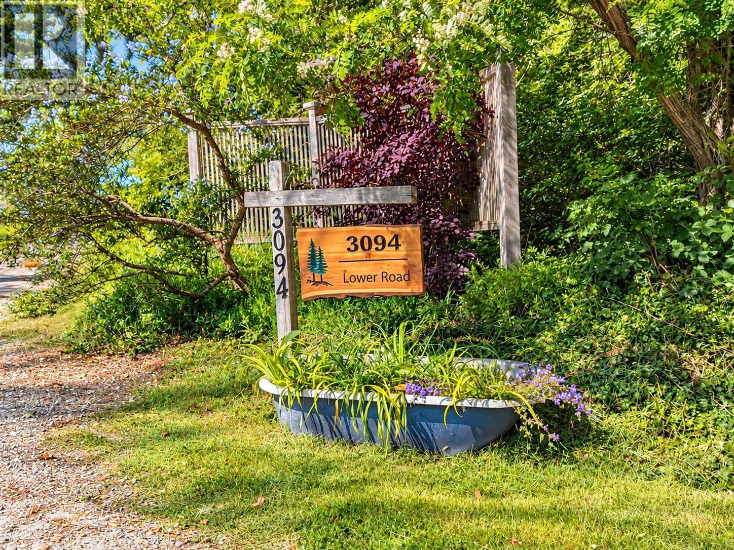 3094 Lower Road, Roberts Creek, British Columbia  V0N 2W0 - Photo 2 - R3177710