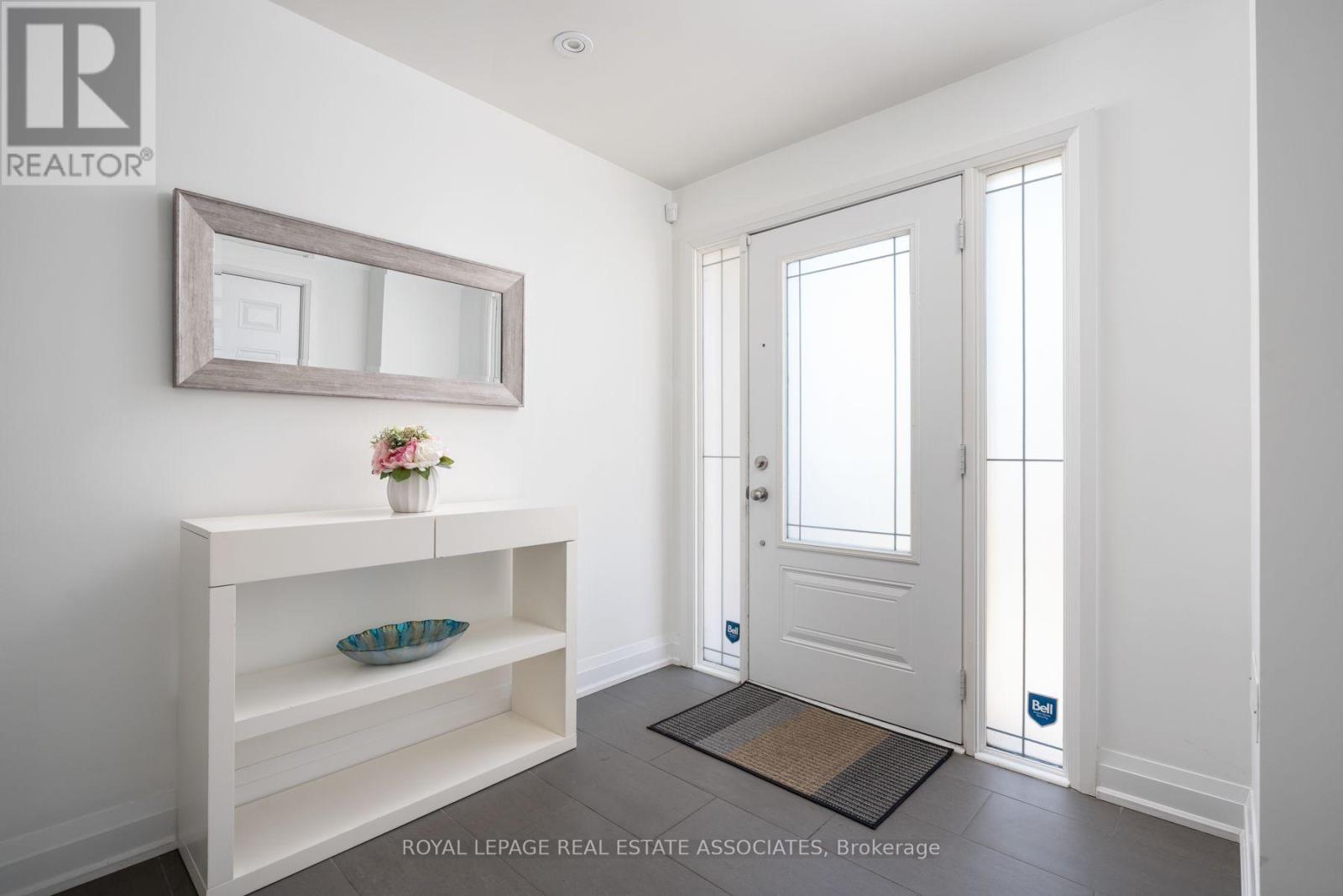 1067 Shaw Drive, Mississauga (Lakeview), Ontario  L5G 3Z3 - Photo 4 - W14106092