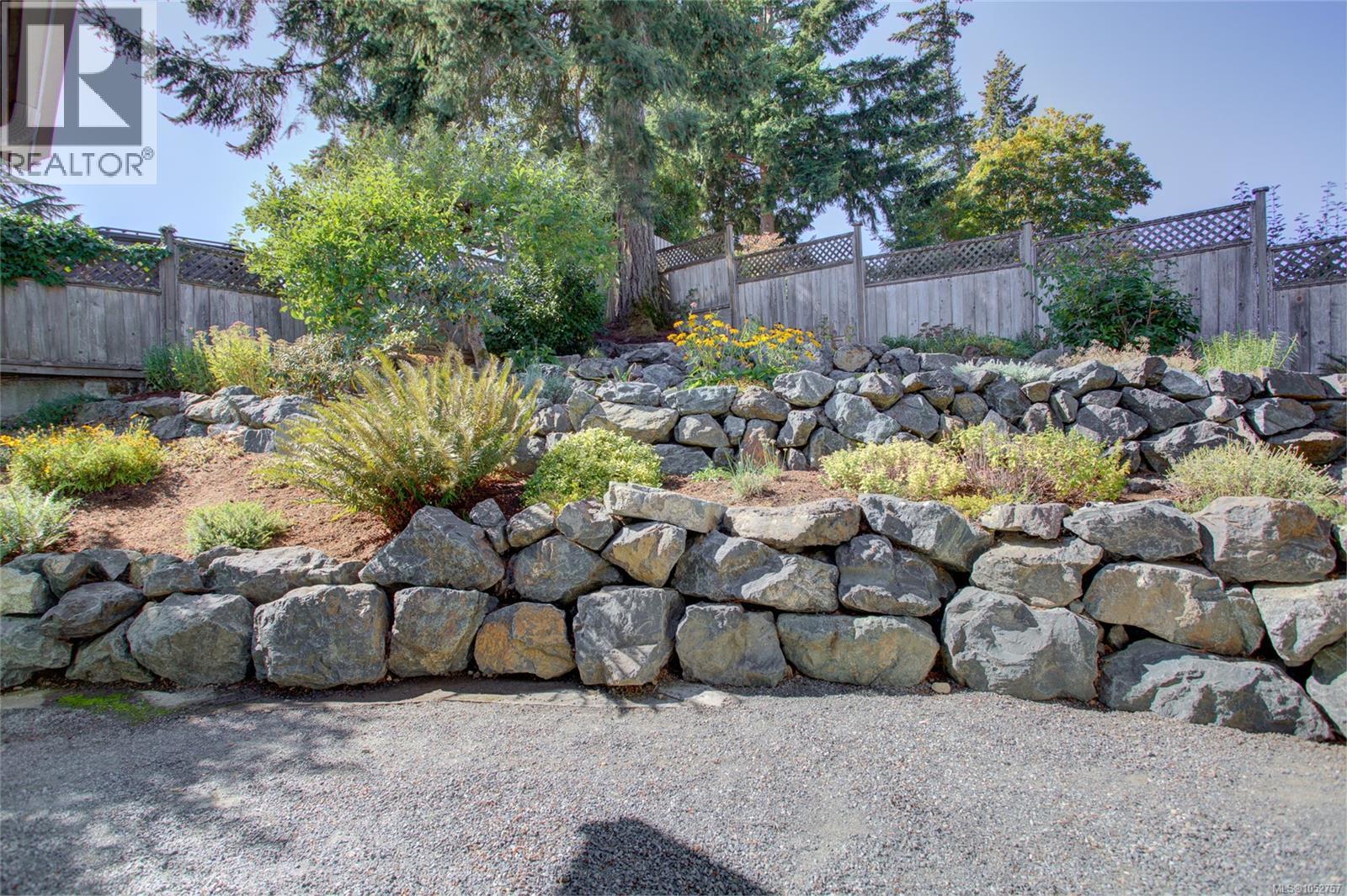 1837 Sandra Pl