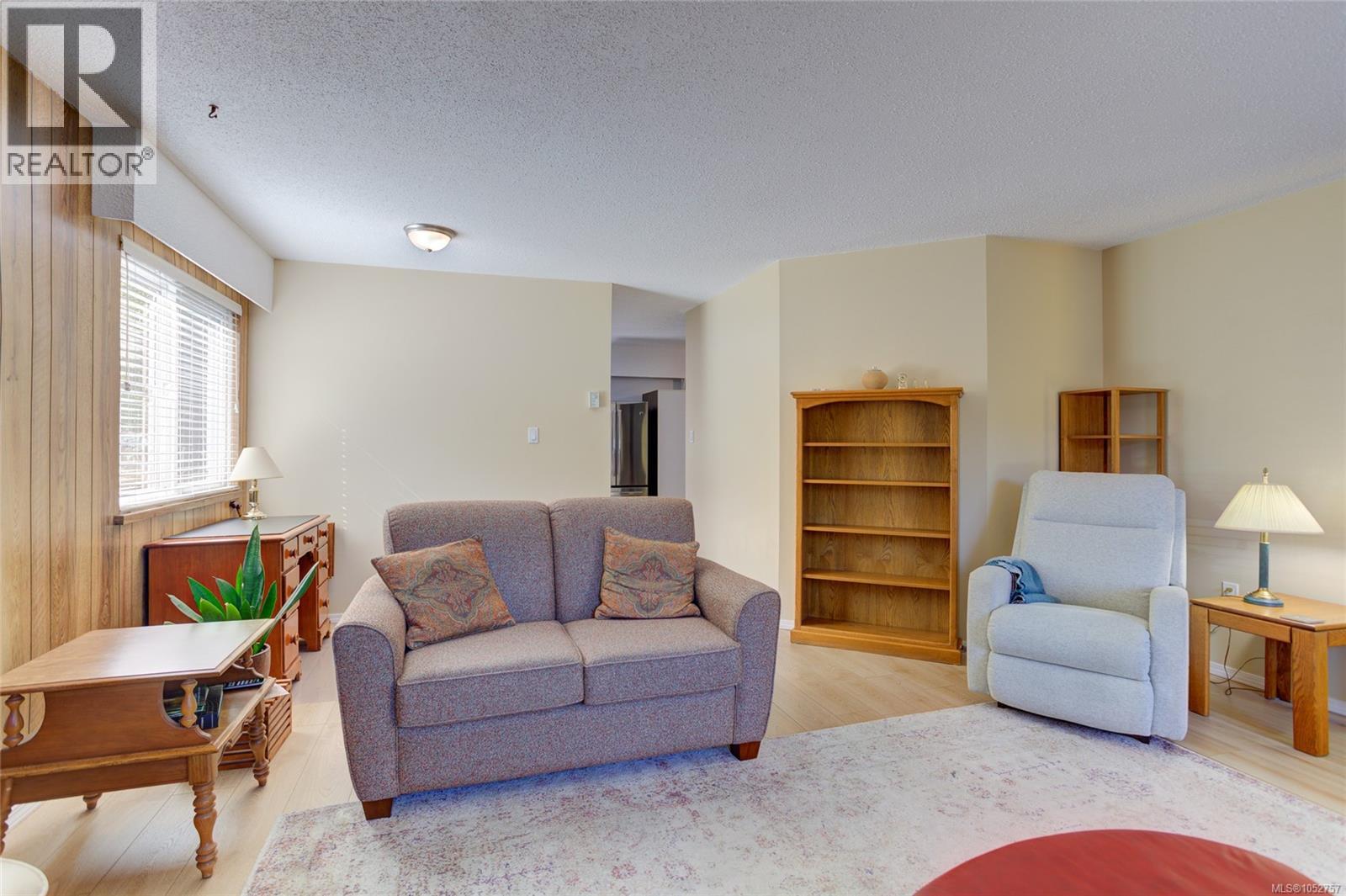 1837 Sandra Pl
