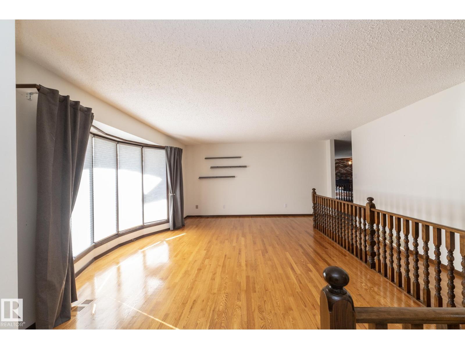 18412 82 AV NW