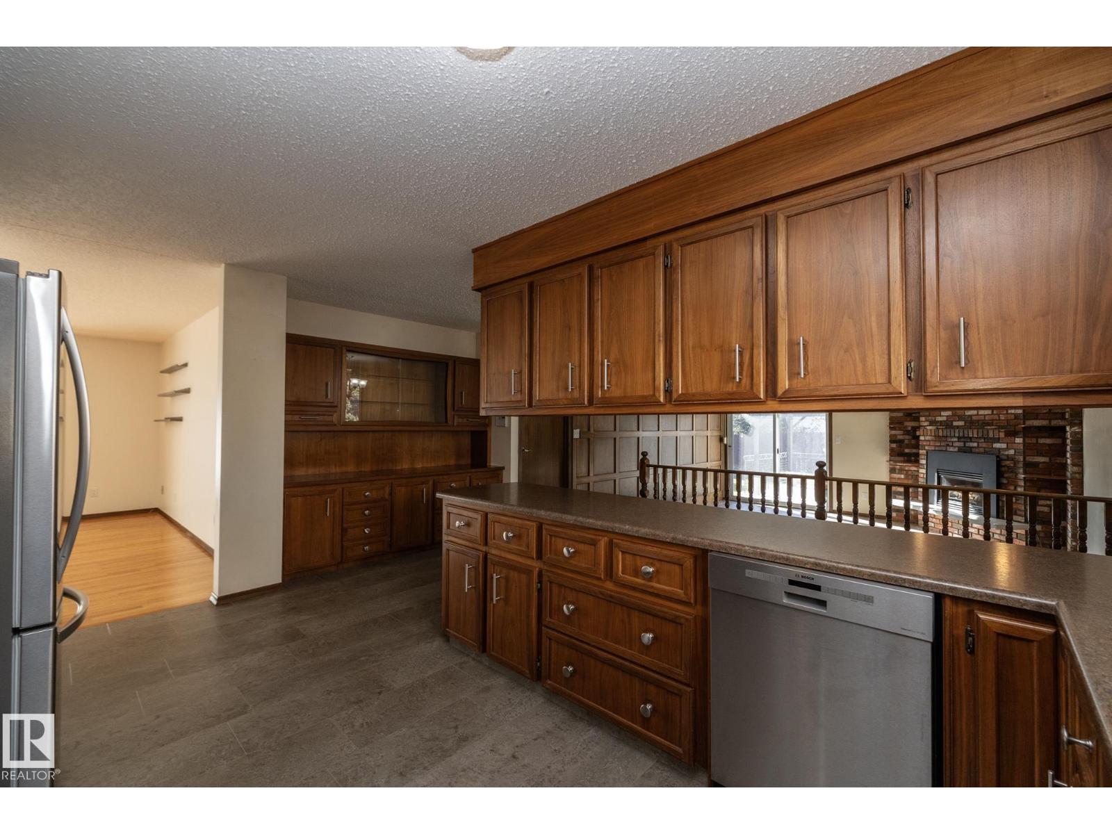 18412 82 AV NW
