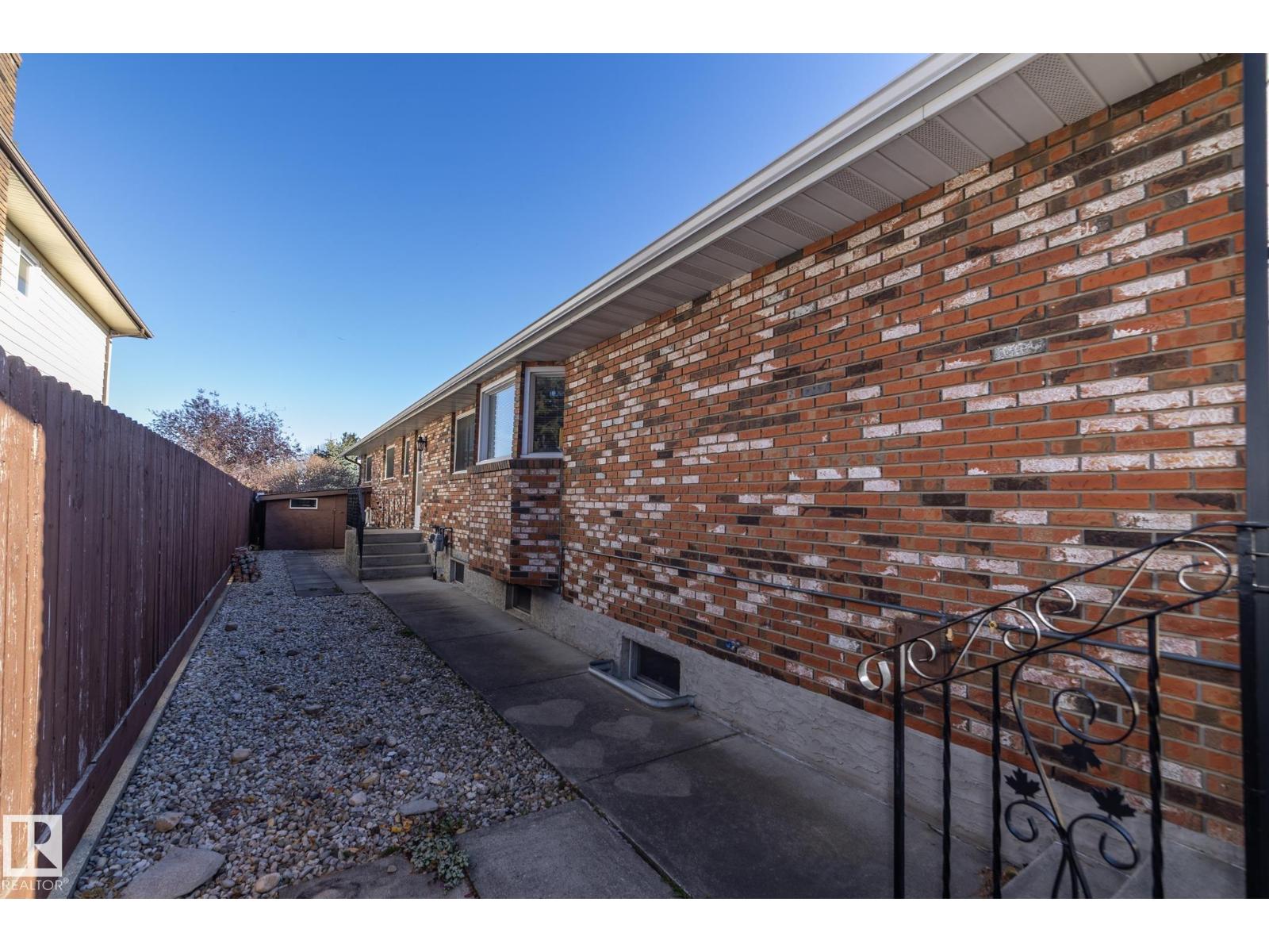 18412 82 AV NW